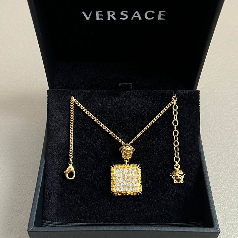 Versace necklace 03yxh183